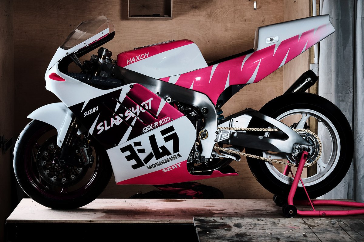 MCNnews's tweet photo. How's this for a custom superbike? 90s looks blended with 00s performance... where do we sign?

https://t.co/epgDADQ5Sd https://t.co/qir7vidqQ0