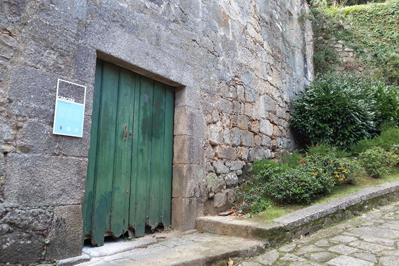 Esta cárcel fue originalmente destinada para canónigos catedralicios que cometieran delitos graves, esta prisión exclusiva fue construida para dos canónigos tudenses judeoconversos, Francisco Coronel y Tomás de León Coronel. #Tui