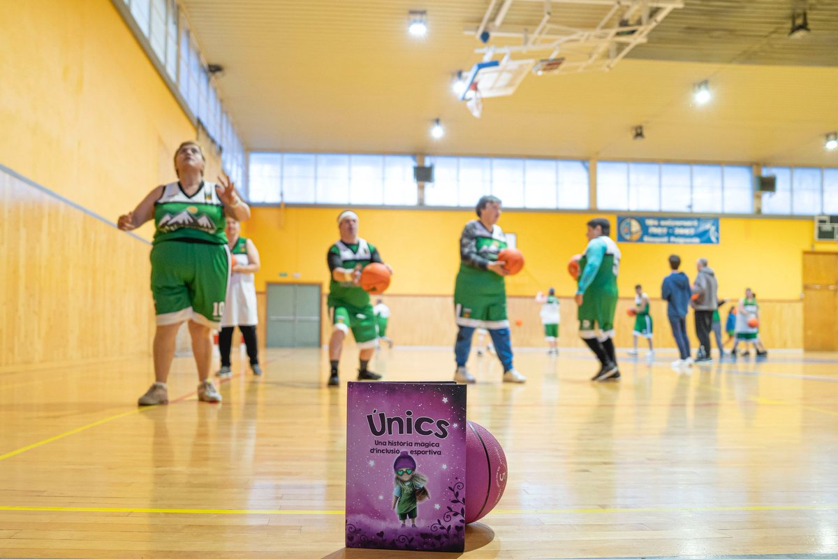 de_llivia's tweet photo. El llibre "per explicar i donar a conèixer la inclusió esportiva”. Més https://t.co/fihAFagS06 #Llívia #Cerdanya #acell #inclusió #esport #conteinclusiu #conteesportiu #esportperstothom #discapacitat #diversitatfuncional #projectesbonics #esportinclusiu https://t.co/1xWg44YcJx