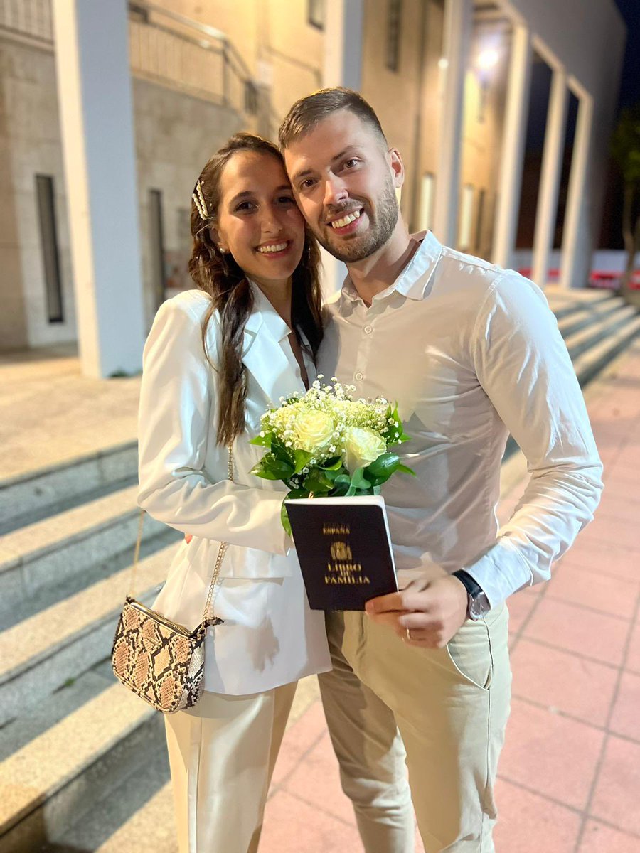 camimadeo's tweet photo. Me casé con el amor de mi vidaaaaaa 🥹🥹🥹🥹😍😍😍❤️❤️❤️❤️❤️ https://t.co/WcFYU3LvRp