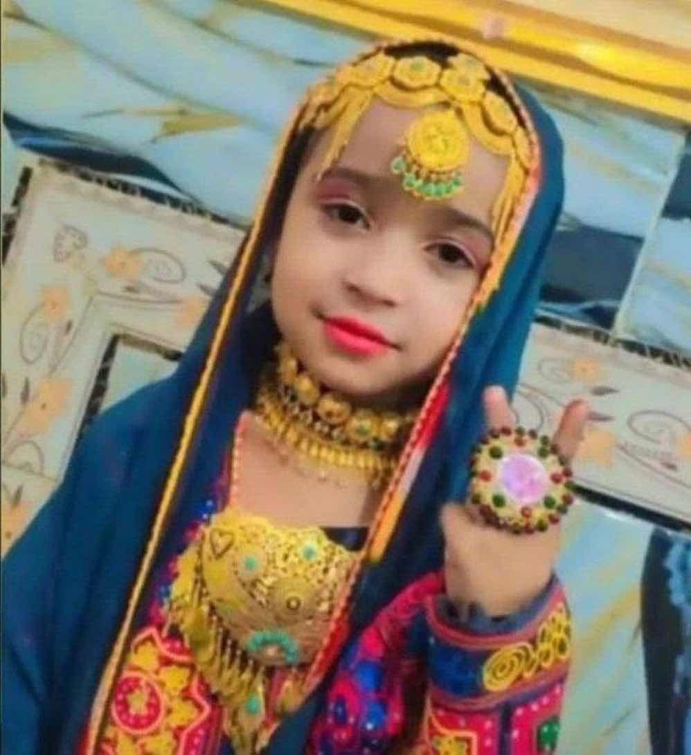 iwont_forget's tweet photo. #مونا_نقیب ۸ ساله چه تهدیدی برای شما داشت که کشتیدش؟
فقط داشت میرفت مدرسه
بترسین از  روزی که دستمون بهتون برسه
اون روز نزدیکه.

#مهسا_امینی https://t.co/3UGYi5LhEn