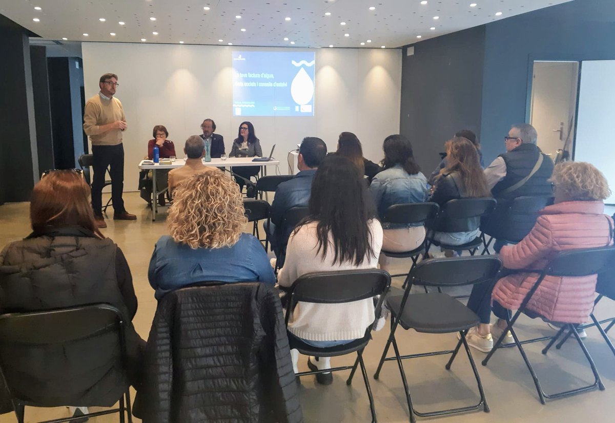 ramonmtez's tweet photo. Sessió propera i participativa sobre les tarifes, els #dretssocials de l'#aigua i consells d'estalvi 💧
Molt agraït a la Síndica de Greuges de #Palamós Fina Camós i a la #CustomerCounsel d'@Agbar @BermudezInma per fer possible la celebració d'aquesta jornada 🔝🔝 https://t.co/Zm2NVunXqU