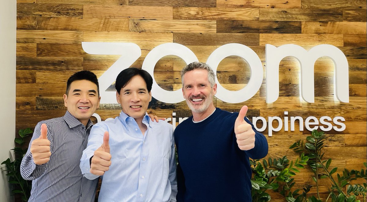 YoshiHoriGLOBIS's tweet photo. Today in San Jose, I had lunch with my Harvard Business School classmate @DanDSpringer, the former CEO of DocuSign, then visited @ericsyuan, the founder and CEO of Zoom. It was great to see you both! https://t.co/mc24WvOV7c