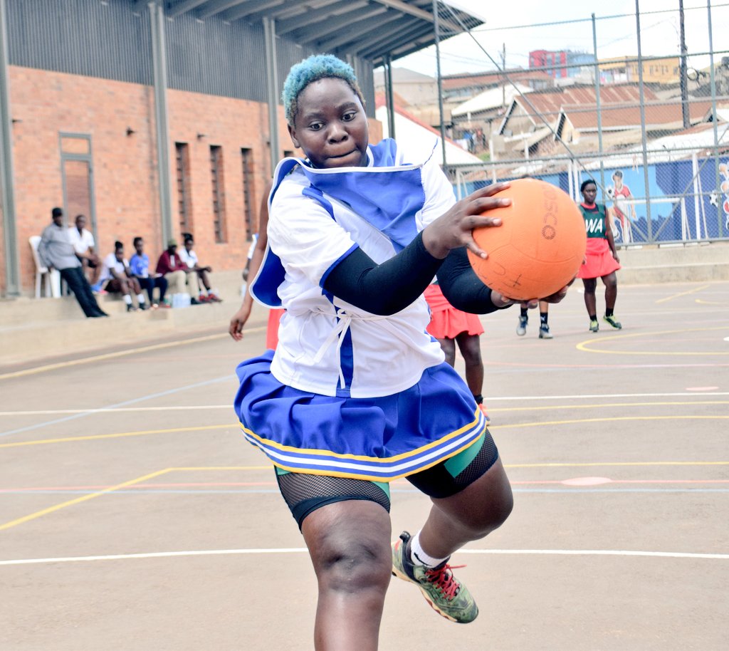 NetballUpdates1's tweet photo. #WednesdayAction #Game1
HT'
Posta vs Africa Renewal University
Q1: 05-10
Q2: 11-20
Games live at Kamwokya
#UNF256 | #UNSL | #Shecranes256
@kayiirajackson @thecreedsport @VBugerere @betPawaUG @shecranes256 @NBSportUg https://t.co/FEZa9Qed4w