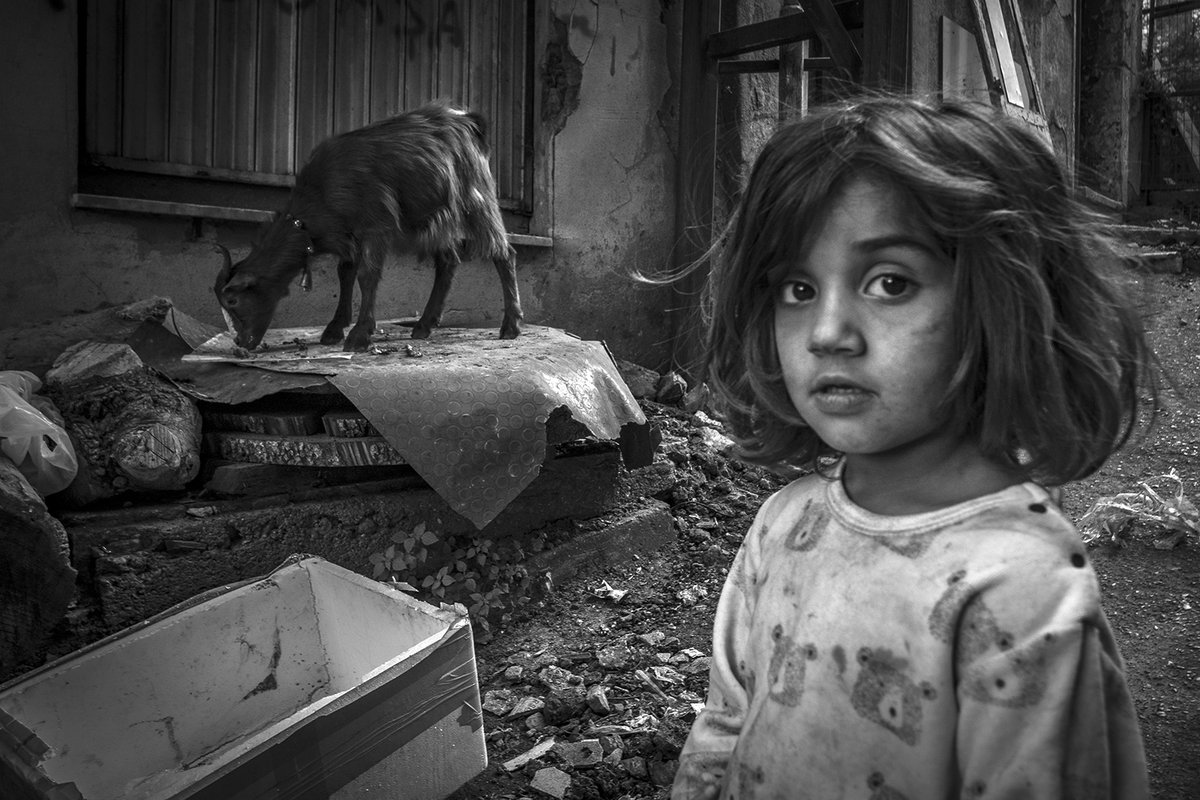 Good morning dear fam. <a href="/sloikaxyz/">Sloika.xyz</a> 
 "CHILDREN OF THE FAR CITY"        
Edition  1/1        
Price   0.08 $eth
Link below  
 #NFTCommuntiy #NFTartwork