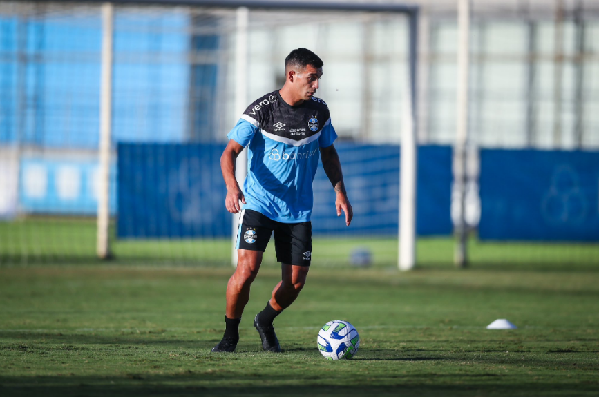 Gremio__EN's tweet photo. STRENGTH AND AGILITY 🇪🇪💪 Last afternoon, our squad held another day of preparation for the second round of the #Brasileirão2023. The activities began with physical circuit and then followed with work with balls. 

📸: Lucas Uebel | Grêmio FBPA

Read: https://t.co/AC348mNqfb https://t.co/6WVWdeQIZV