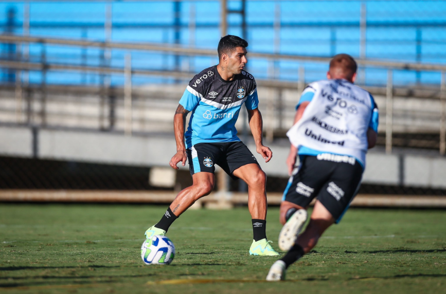Gremio__EN's tweet photo. STRENGTH AND AGILITY 🇪🇪💪 Last afternoon, our squad held another day of preparation for the second round of the #Brasileirão2023. The activities began with physical circuit and then followed with work with balls. 

📸: Lucas Uebel | Grêmio FBPA

Read: https://t.co/AC348mNqfb https://t.co/6WVWdeQIZV