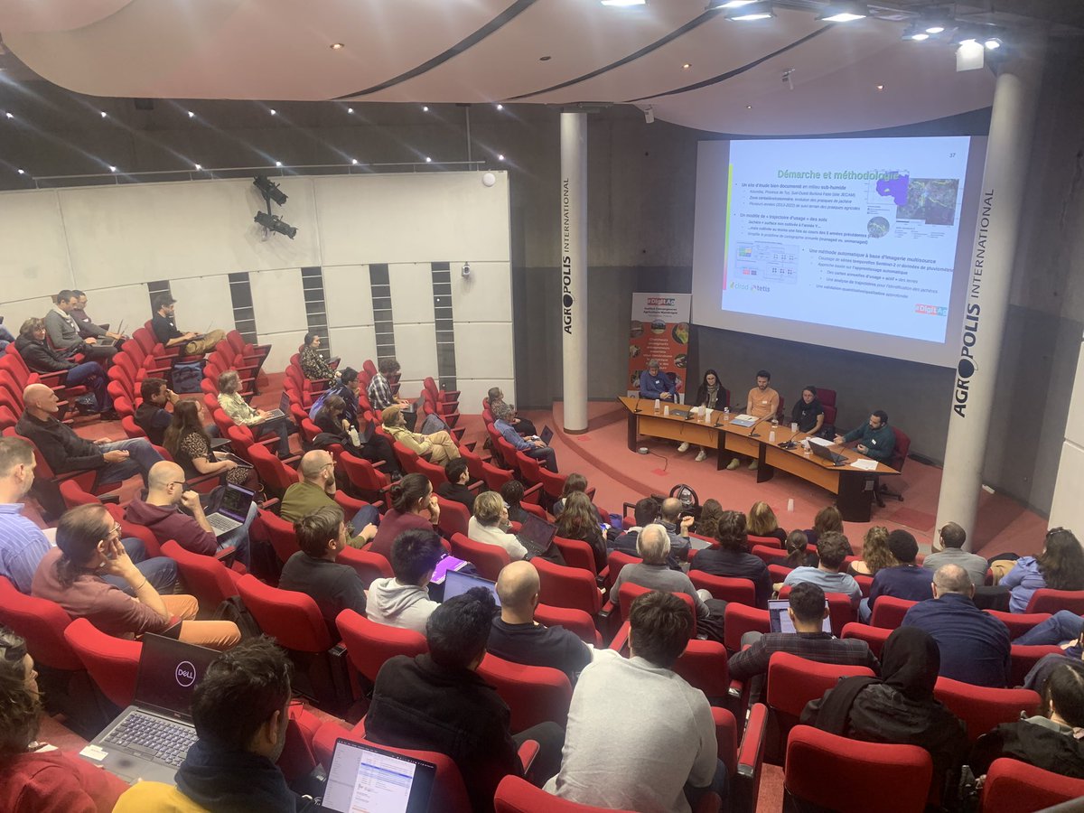 DigitAgLab's tweet photo. Les doctorants et encadrants de thèse #DigitAg présentent leur travaux sur le développement du numérique et de l’agroécologie https://t.co/NfrtsFsvgJ