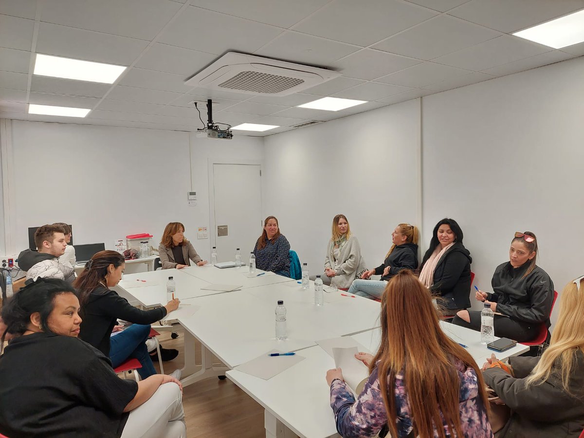 OcupacioCR's tweet image. Primera sessió del Curs d&apos;Auxiliar de Recepció a càrrec de @quadpackgroup, edició que aquesta vegada fem pel #ProgramaONA a @CRCornella i @CreuRojaSJD 

#OcupacioCreuRoja #PlanEmpleoCruzRoja