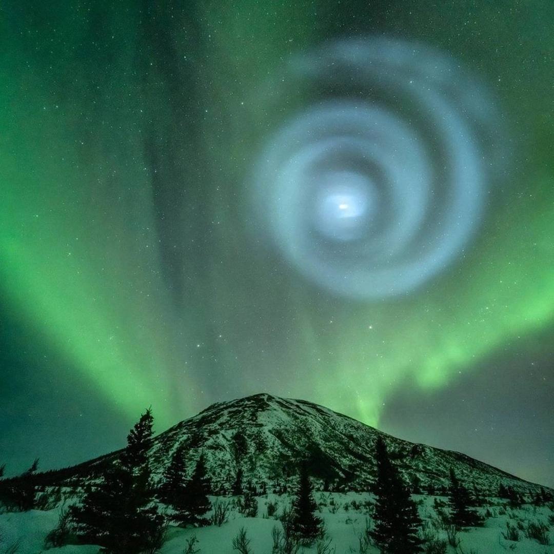 LLiSSAGS's tweet photo. Une #mystérieuse #spirale lumineuse ressemblant à une #galaxie est apparue au-dessus de l'#Alaska... https://t.co/abEliROtLn
