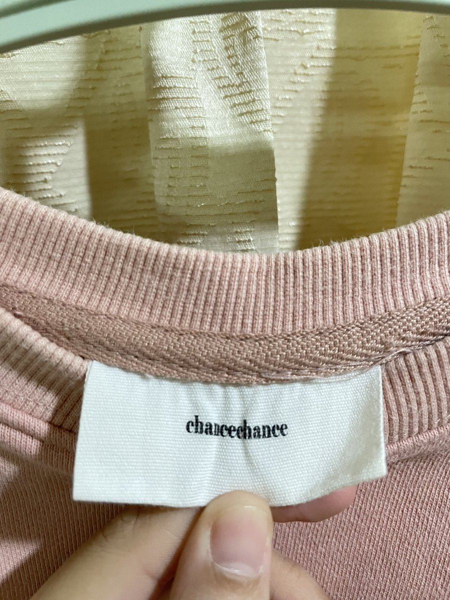 useddbyp's tweet photo. chance chance (ตัวที่ 2)ตัวนี้ผ้าดีมากๆๆ งานปัก สีชมพูน่ารักๆเลย
อก 44 ยาว 27 สภาพ 8/10 ตำหนิ สีเฟดที่แขนจะเห็นชัด แต่ตรงด้านหน้าไม่ค่อยชัดน้า
📍ราคา 190 รวมส่ง
#สเวตเตอร์ #สเวตเตอร์มือสอง #ฮู้ด #ส่งต่อเสื้อผ้ามือสอง #ฮู้ดมือสอง #ไอดอลใส่ #chancechance https://t.co/rw31sqspuZ