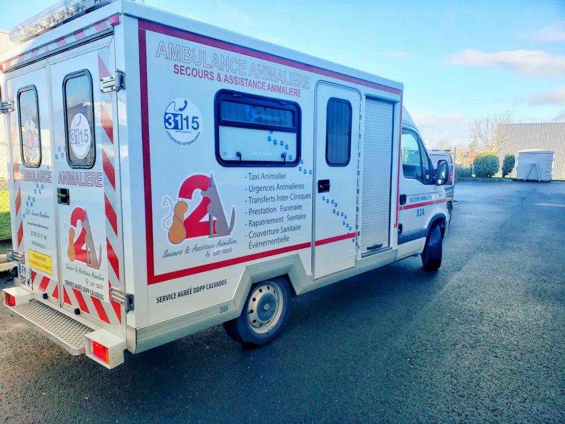 AuCoeurAnimaux's tweet photo. Dans le Calvados (basée à Mondeville), une ambulance sillonne les routes pour porter secours aux animaux accidentés. Une première en Normandie. L'ambulance baptisée "Laïka 1", propose des prestations de taxi animalier, transferts intercliniques et funéraires. https://t.co/cf0D8gJIa9