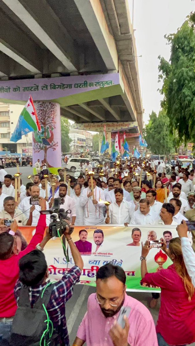 nsui's tweet photo. “Lokshahi Bachao Mashal Morcha” against the Modi govt. organised by Akola NSUI ,Maharashtra in presence of @INCMaharashtra President sh. @NANA_PATOLE Ji &amp; @NSUIMaha president @amirshaikh_INC . In this March 100’s of NSUI activists took part &amp; pledged to fight for the right. https://t.co/e8tldWSYhB