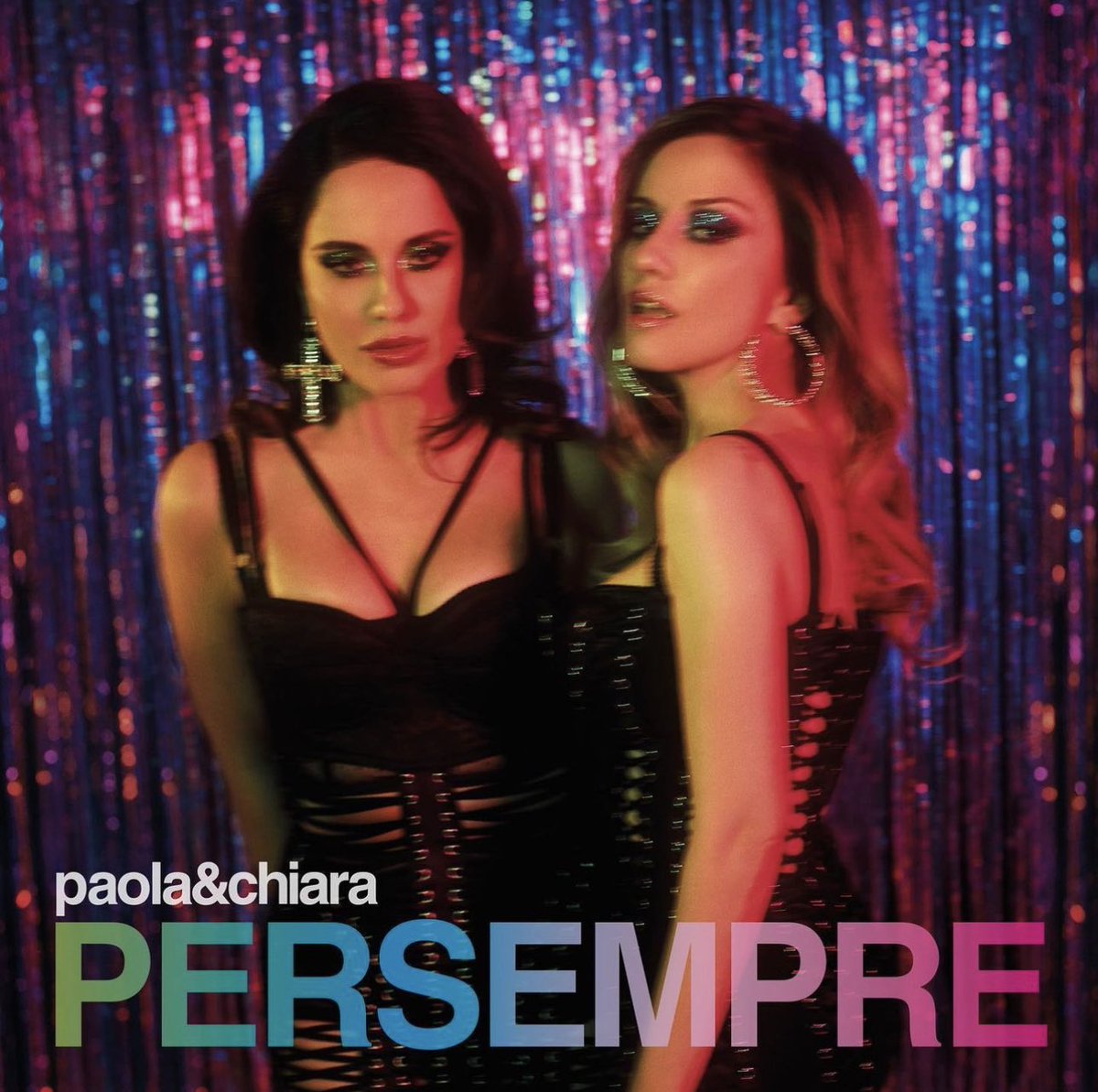 trash_italiano's tweet photo. Il nuovo album di Paola &amp; Chiara, Per Sempre, uscirà il 12 maggio. https://t.co/So5i9KgRRX
