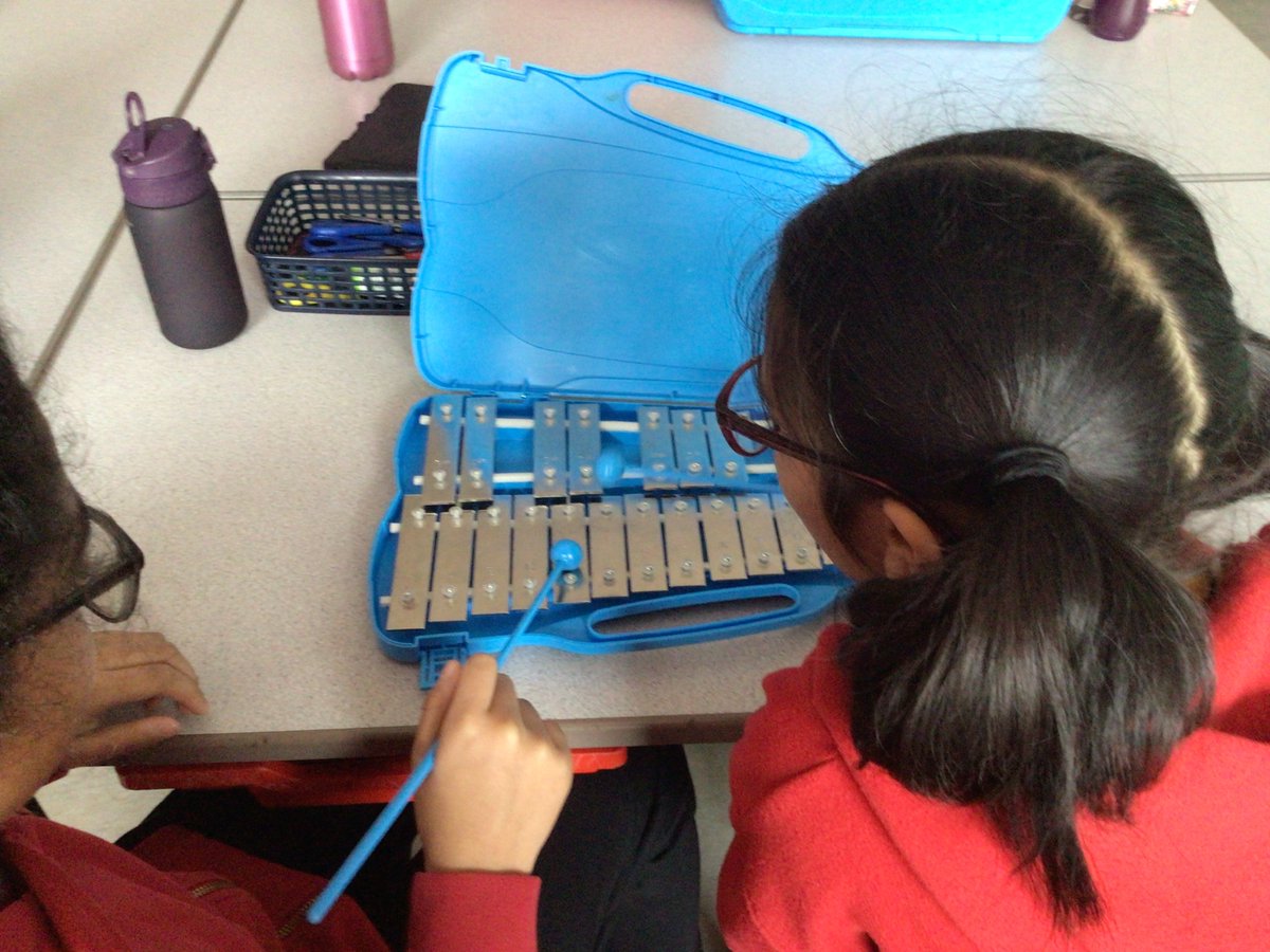 Exploring pitch in science today #kestrelscience <a href="/kestrelmead/">Kestrel Mead Primary Academy</a>