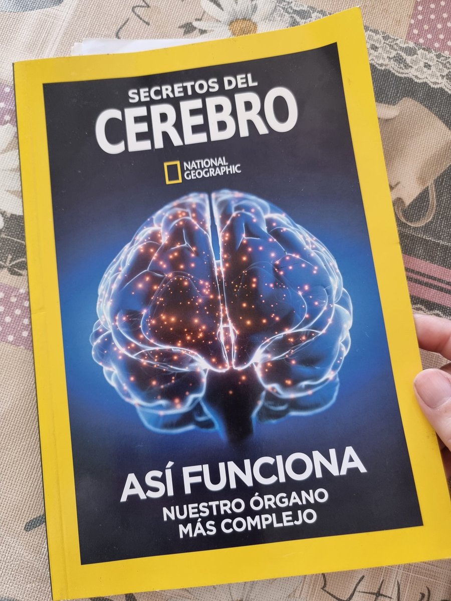 LeoAstronomada's tweet photo. "Los axones de las neuronas pueden recorrer distancias muy largas".
Se estima que todos los #axones de las #neuronas del #cerebro de una persona, colocados consecutivamente, alcanzarían una longitud de 👉150 000km👈
#conectoma #RBArevistas https://t.co/k2VYIg8G36