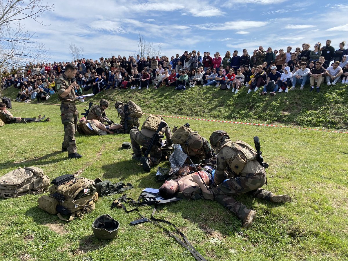 arrossa1's tweet photo. 7eme module de médecine militaire inclus à la capacité de médecine de catastrophe du Samu31 et support des cadets de santé https://t.co/29TgLy7whn