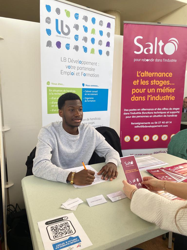 lbdeveloppement's tweet photo. 📢 Retrouvez Ilona et Christopher au stand 24 du Forum #Handicap #Emploi &amp; #Sport jusqu'à 17h00 à la Mairie de Joinville-le-Pont (94)

⭐ Cap Emploi 94, @FFHandisport et @poleemploi_IDF s'associent pour cet événement à ne pas manquer !

#formation #alternance #stage https://t.co/E2H6I21pM5