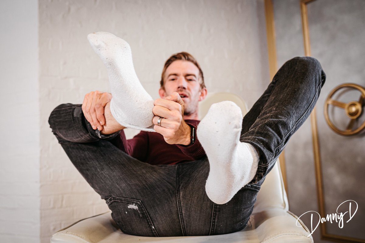 Danny D on X: Who likes feet, and why do you want to rub one out to mine?  8------> t.coHg97fAaIyH t.cozCoiH8C0Y0  X