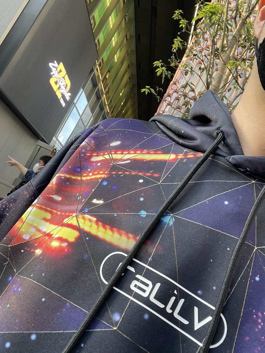 AspireToHappy's tweet photo. Zepp ShinjukuにSo&Minami乱入祈願で今日はコクーンパーカーで参戦します
#BeAffected
#Falilv
#TNNK https://t.co/YF06IWyS6Q