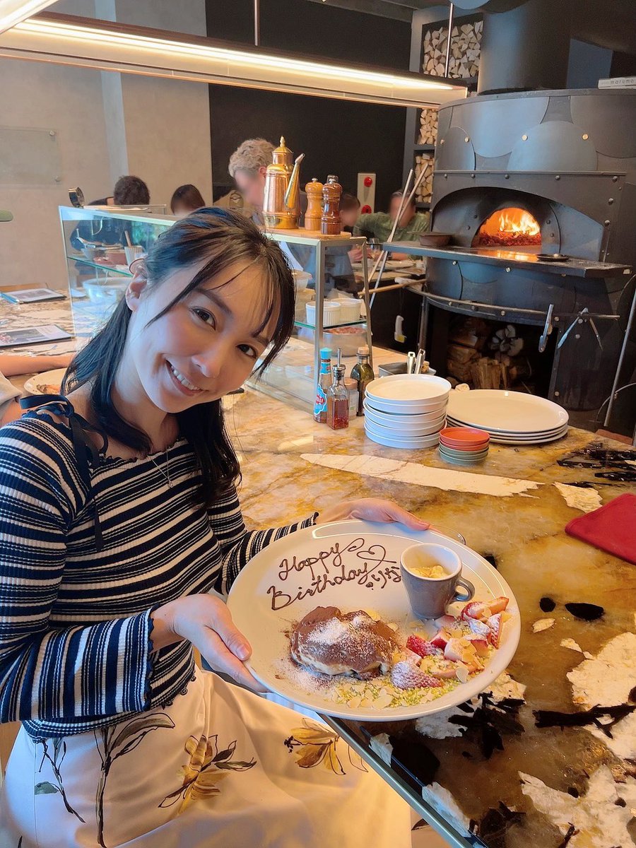 mimurinnyan's tweet photo. セシルちゃんとピッツァ食べた🍕
ヴィーガンピッツァ🍕
#pizzamarumo のピッツァ🍕
めっちゃオイシカッツァ🍕
お誕生日のお祝いもアリガッツァ😭🫶🏻 https://t.co/7Mk09JcdXl