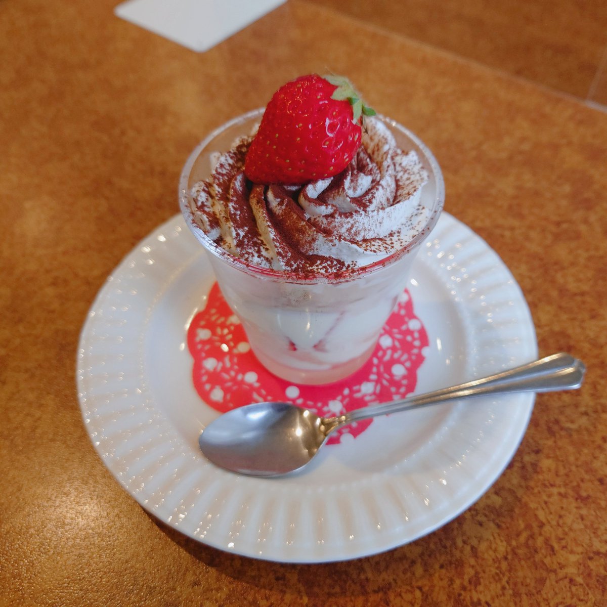 _BlueLeopard's tweet photo. 4月19日(水)
本日BlueLeopardは18時から22時までの開館で���。

おすすめメニュー
🍓いちごティラミス 770円
🍝懐かしの学校給食プレート 1320円
☕️アールグレイハニーティー 770円

颯太、秋義がおもてなし致します。
お嬢様、旦那様のご来館をお待ちしております！ https://t.co/ogG2PBOQXH