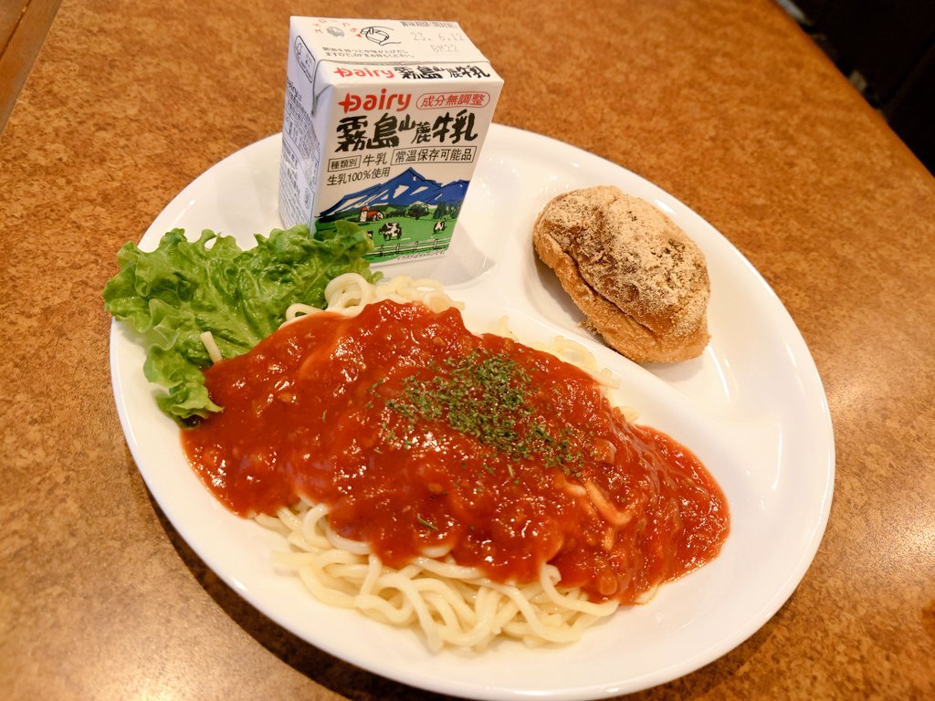 _BlueLeopard's tweet photo. 4月19日(水)
本日BlueLeopardは18時から22時までの開館で���。

おすすめメニュー
🍓いちごティラミス 770円
🍝懐かしの学校給食プレート 1320円
☕️アールグレイハニーティー 770円

颯太、秋義がおもてなし致します。
お嬢様、旦那様のご来館をお待ちしております！ https://t.co/ogG2PBOQXH