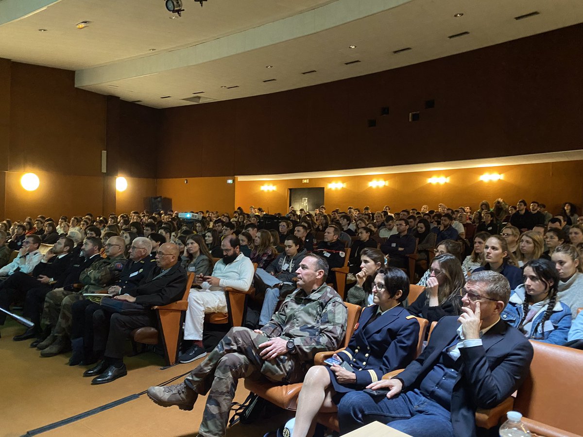 GorssaTMP's tweet photo. 7eme module de médecine militaire inclus à la capacité de médecine de catastrophe du Samu31 et support des cadets de santé https://t.co/yfx3HR28Cq