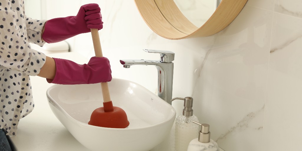 bathtakeaway's tweet photo. Clearing a slow-draining sink is a task we tend to put off until it becomes too late. If you have a blocked sink, don't panic! 

We have created a guide with handy tips to help unblock your sink. 

https://t.co/4LnSGar5PS

#blogpost   #bathroomtakeaway https://t.co/VpvVGlXRuC
