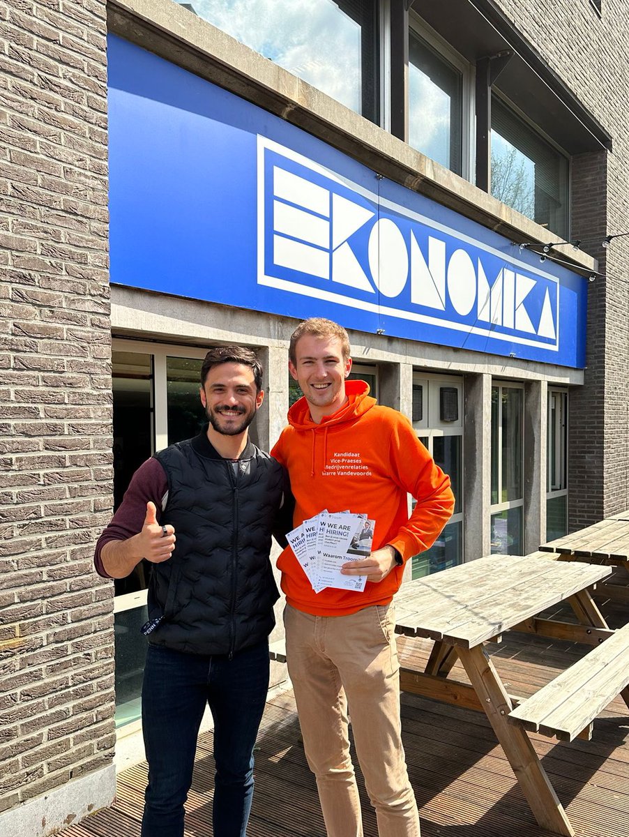 troom_drivers's tweet photo. 🔵⚪️ Troom x Ekonomika ⚪️🔵

We kondigen met trots onze partnership aan met @ekonomikaleuven! We hebben dus niet enkel partnerships voor events of klanten, maar ook voor onze studenten! 👨🏼‍🎓👩🏽‍🎓

Met deze samenwerking kunnen veel studenten van #leuven kennismaken met Troom! https://t.co/3TtvlXYs44