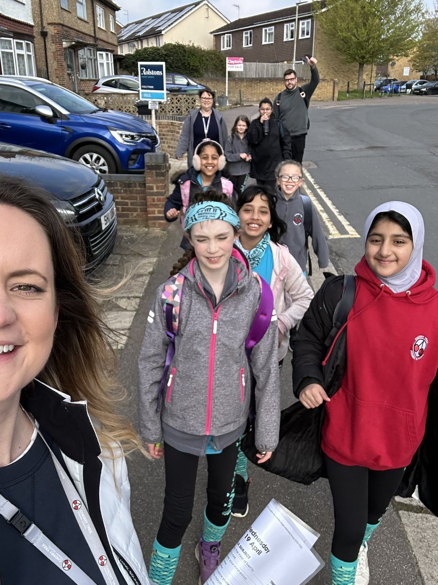 headcherrytree's tweet photo. We are off on an exciting adventure today! My @minimermaids running club are accompanying me to the ExCel Centre in London to collect my @LondonMarathon race number. First leg of the journey, done ✅ @CTS_Watford https://t.co/mn4lyaE0VZ