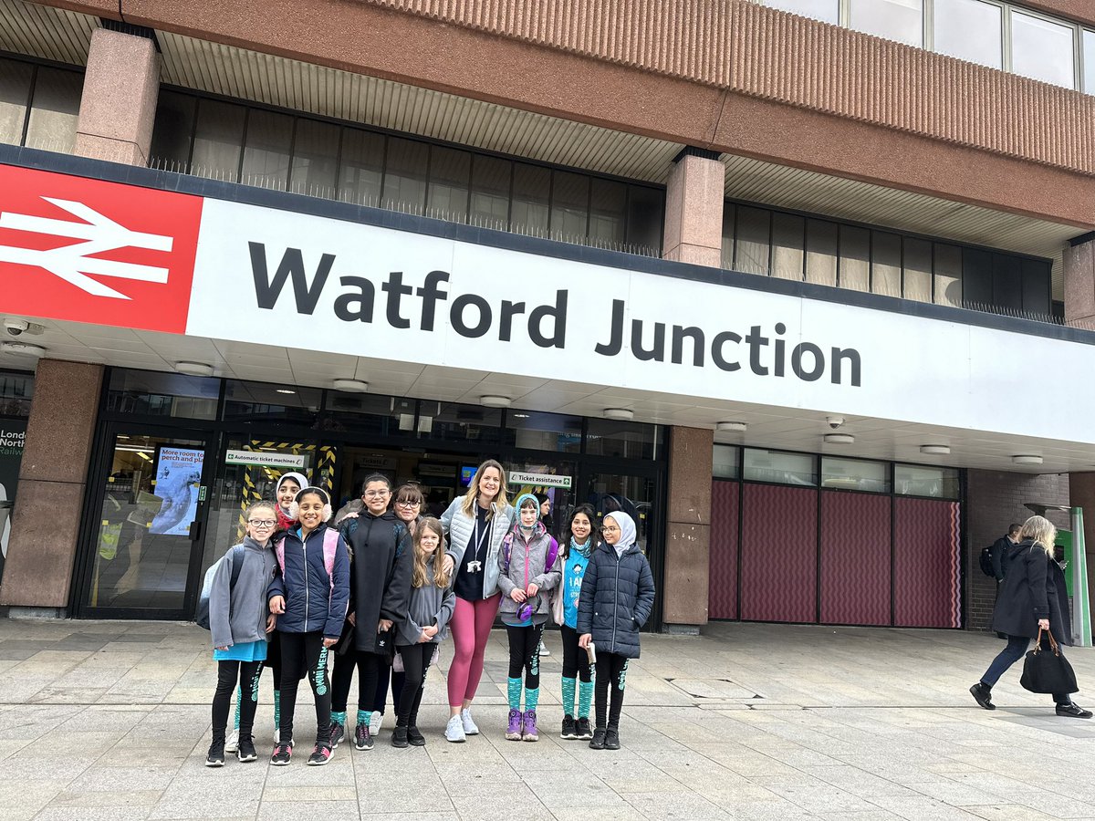 headcherrytree's tweet photo. We are off on an exciting adventure today! My @minimermaids running club are accompanying me to the ExCel Centre in London to collect my @LondonMarathon race number. First leg of the journey, done ✅ @CTS_Watford https://t.co/mn4lyaE0VZ