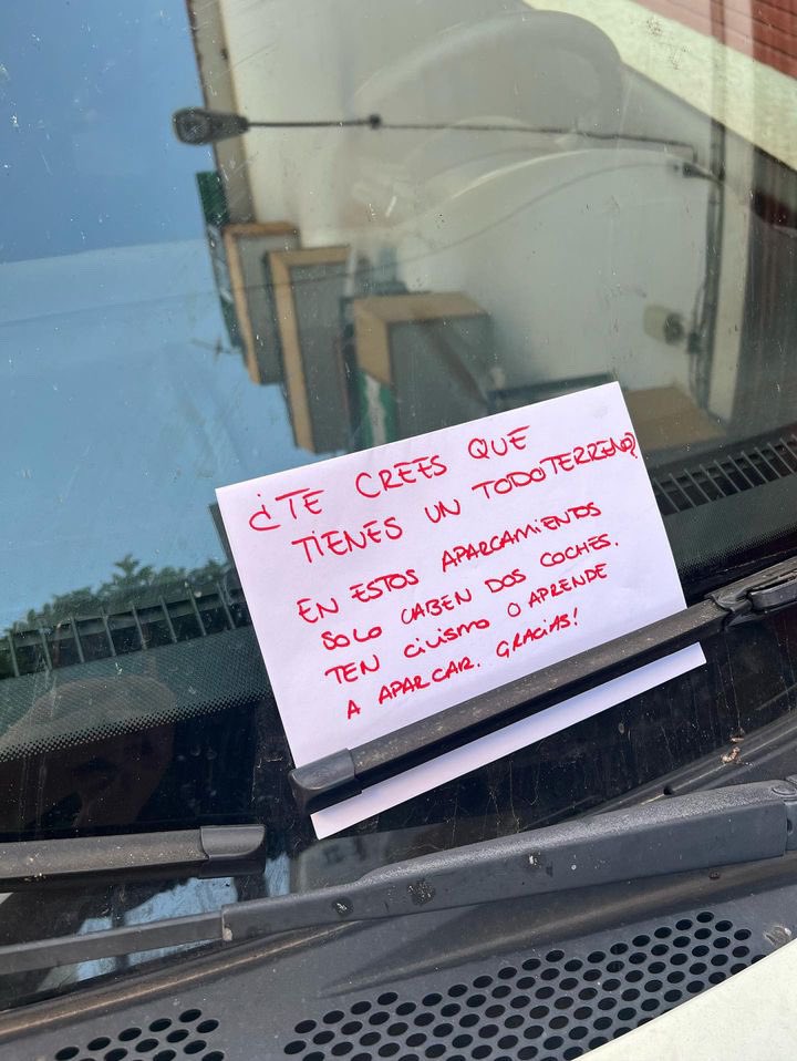 Líos de Vecinos 🏢 tweet media