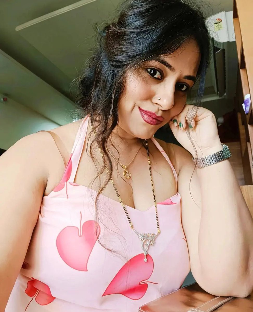 komalvermaaa24's tweet photo. ये जिस्म प्यार करना नहीं जानता। जानता है तो बस भुख..जिस्म की भुख। बस कोई मर्द चाहिए, कसीले बदन वाला, कस के दबाने वाला, चीखें निकालने वाला।
#love #housewife #bhabhi #aunty #malluaunty #divorced #sexy #hot #desivideo #indianvideo #viralphoto #viralpost https://t.co/lGaNkBmhm2