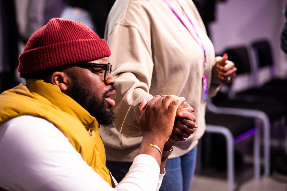 anewthingldn's tweet photo. love one another.....through praying for one another.

today is a new day to love someone and pray for some.

#PrayForSomeone https://t.co/KTh9fYRDnW