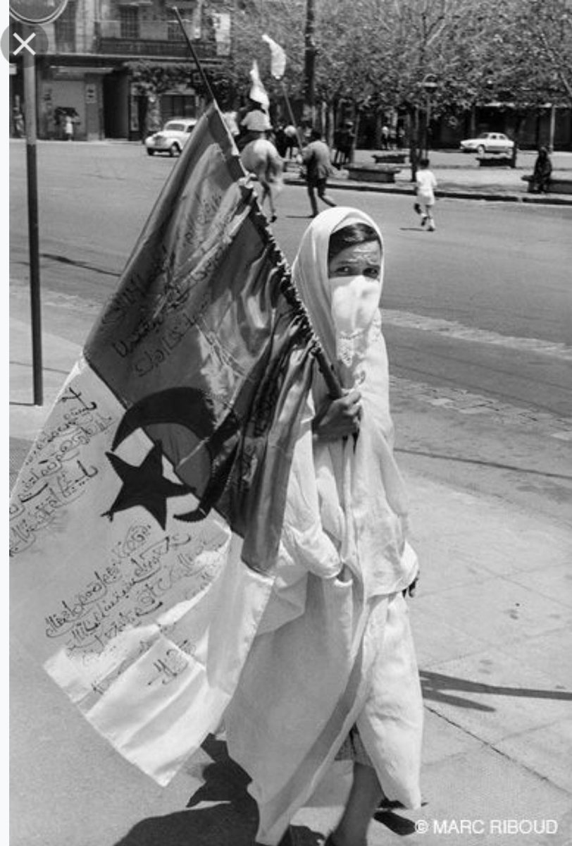 PreuveDz's tweet photo. @MiddleEastEyeFr #Histoire_du_Haik_blanc #Un_seul_haik_blanc #Origine_du_haik_blanc #Haik_blanc_origine_algerienne
Vous relayez un faux debat pour que les lecteurs étrangers soient dans la confusion quant à l'origine du haik. 

Un haik, une histoire 🇩🇿✌ https://t.co/Io6bGLBVG1