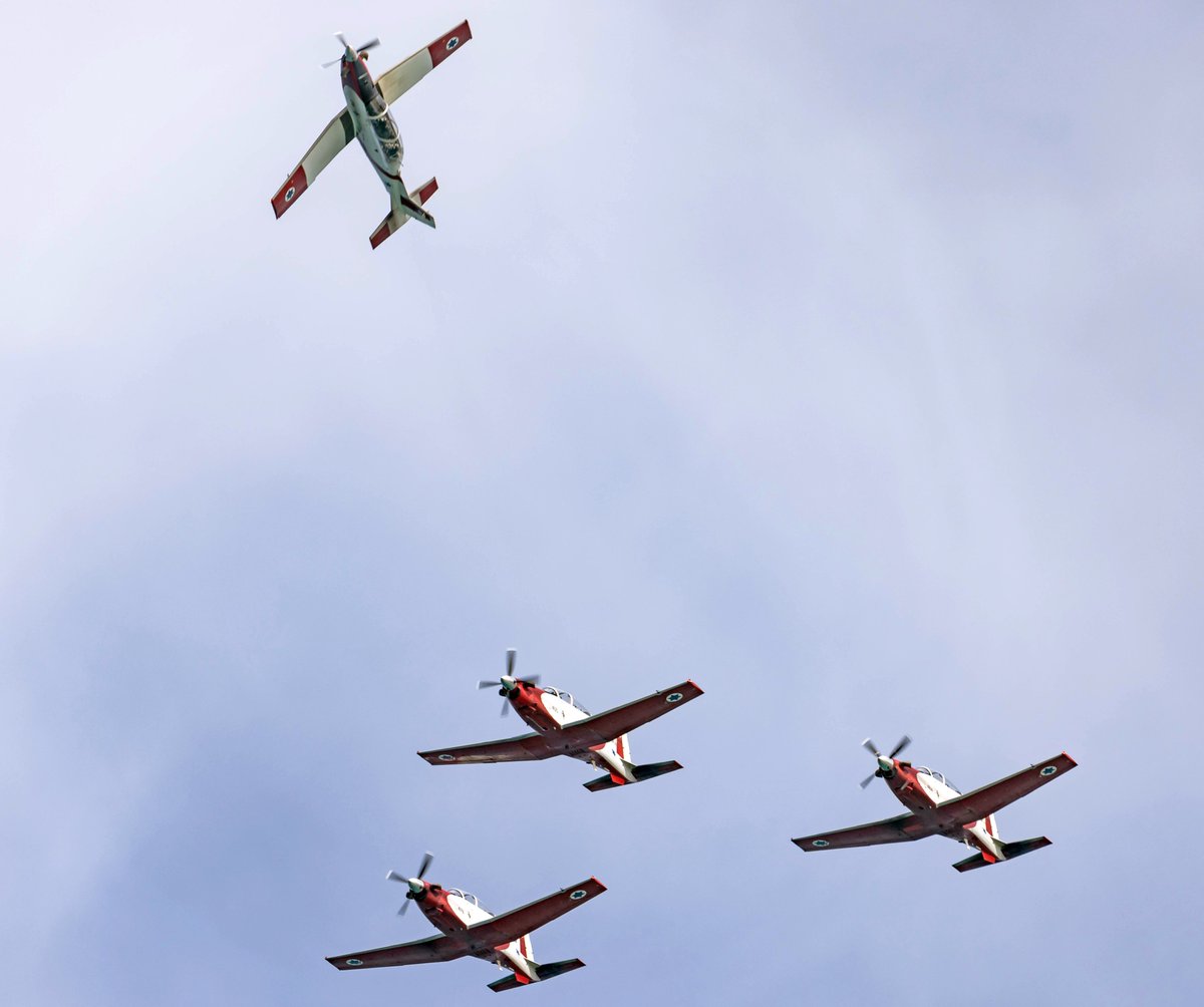 anthonyhershko's tweet photo. Wings over the north
Part 3
The aerobatic team
Beechcraft T-6 Texan II
#Airshow #beechcraft #t6 #texanii #topgun https://t.co/giW0M0oDsA