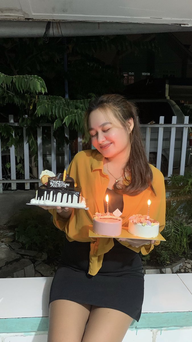 TickaPuling's tweet photo. 28 tahun dn belum ad yg halalin 🥹 https://t.co/ou1HJTBhDz