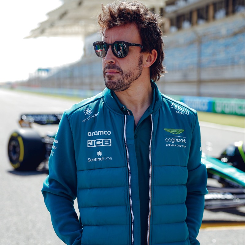 Get the @alo_oficial look. 😎 Explore the 2023 AMF1 Teamwear and