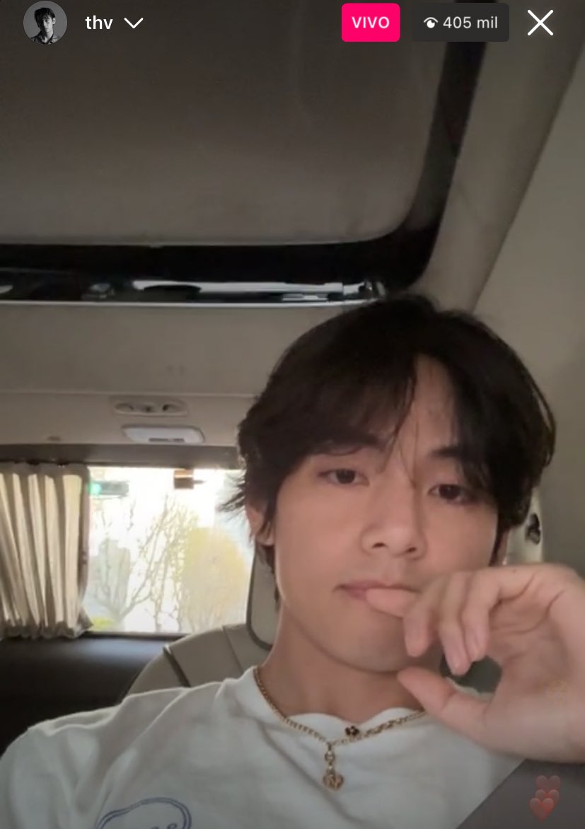btschartsxdaily's tweet photo. Taehyung is now LIVE on Instagram https://t.co/AE68VnaijD