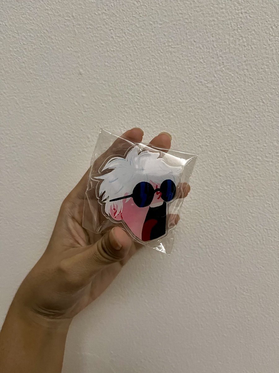 nadjarasp's tweet photo. [GIVEAWAY]

smoga ga flop tapi karna aku bahagia gojo diunseal ayo kita sukuran WKWK

✨two winners shall receive one of these (gojo mangap popsocket/ lost in paradise keychain) kalo menang pilih aja!

rep apa aja! kutunggu sampe besok pagi

(‼️must be following me y) good luck💖 https://t.co/Tx8I0ICzlR
