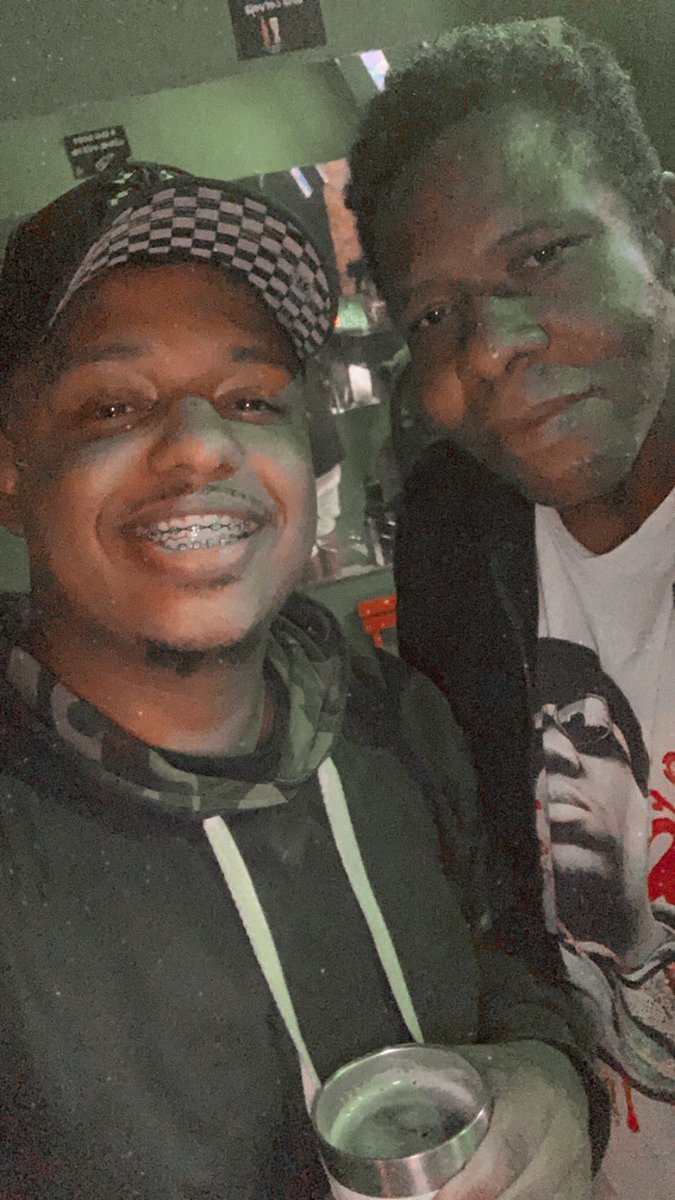 Jaison_Centeno's tweet image. Chorei com a morte desse negão .. toda a Cavalhada sentiu.. aí hoje fui assistir o jogo lá no bar.. o cara tá vivo !! 🤡 #Trança