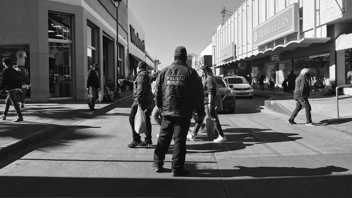 shapeofstreets's tweet photo. #streetphotography #somewhereinhmo https://t.co/SDnBADh63Y