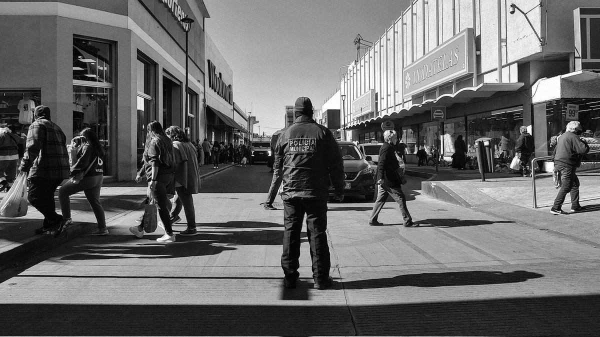 shapeofstreets's tweet photo. #streetphotography #somewhereinhmo https://t.co/SDnBADh63Y