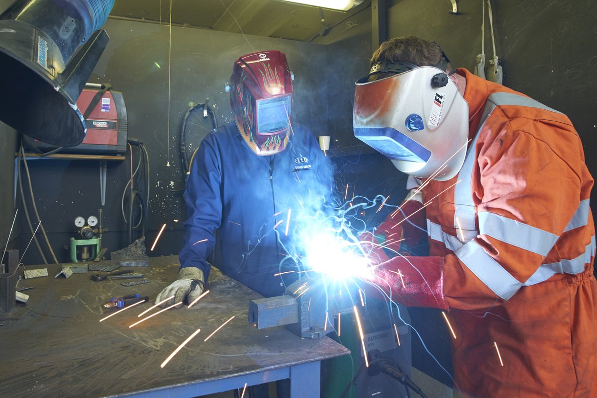 The minimum wage for apprentices has increased from £4.81 to £5.28.  

Construction employers can pay minimum wage as long as the apprentice has started their official enrolment &amp; fits one of the below criteria: 

1️⃣ Aged 16-18 
2️⃣ Aged 19+ &amp; is in the first year of their studies