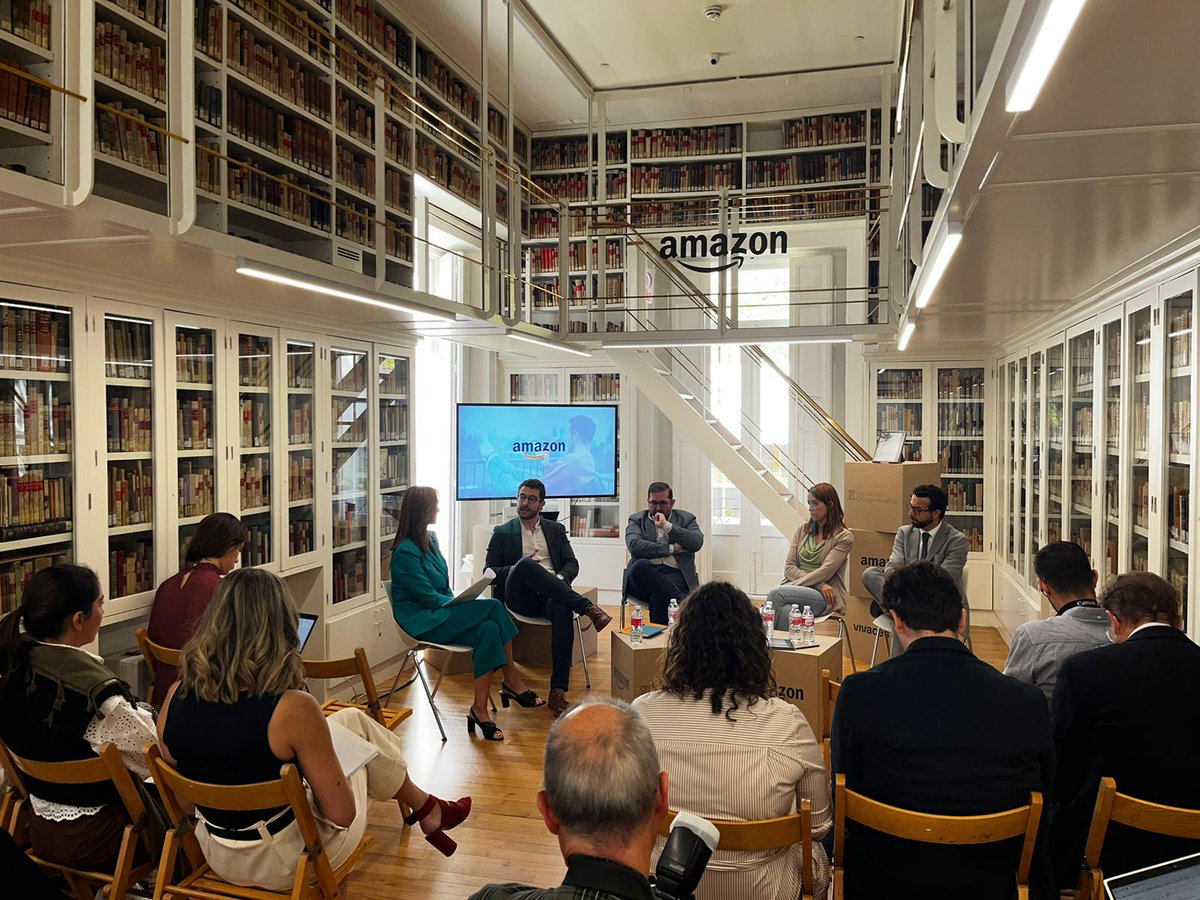 AmazonNewsES's tweet photo. España es país de lectores y escritores. 📚✍️

¡Hoy se han presentado las conclusiones de nuestra encuesta 'Lectura, Escritura y Creación Literaria' en la @fortegamaranon! 

¿Quieres conocer más sobre este estudio? ¡Atento a nuestro perfil porque pronto te contamos más! 😉 https://t.co/OtjWh9RrdF