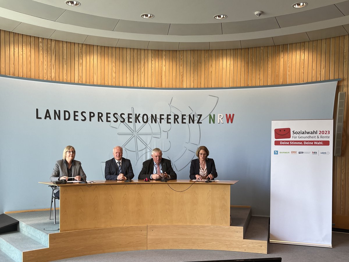 vdek_NRW's tweet photo. Gerade läuft die PK in #Düsseldorf: Minister Karl-Josef Laumann @MAGS_NRW, der #Bundeswahlbeauftragte f. d. #Sozialversicherungswahlen, Peter Weiß (#BWB) + die Vorstandsvorsitzende des #vdek, Ulrike Elsner, werben in #NRW für die #Sozialwahl2023. 📮
https://t.co/PRIDJ3W5V7 https://t.co/glOBACS3U9