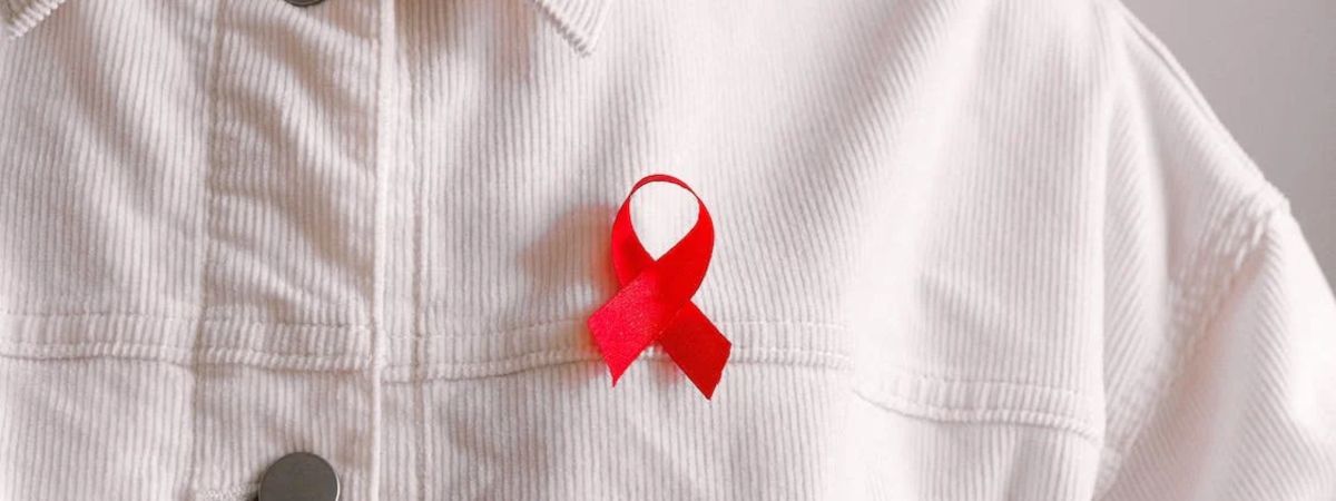 LovepediaIT's tweet photo. Aids: Cos’è, Come si Contrae e Quali sono le Cure https://t.co/QKucl7797k https://t.co/kTIrWPRWeJ
