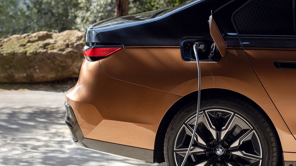 BMW tweet media