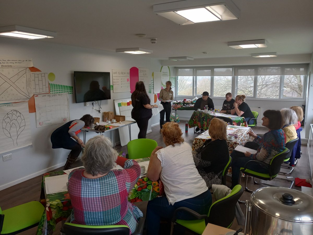 DrCPettingerRD's tweet photo. Excited to be starting our first #community #fresh #vegetable 🥕🫛workshop today @foodsequal @4GCTHub Finding out about  #veg preferences eg likes/dislikes, #preferences, #aspirations &amp; ideas for #foodsystem #innovation 🫑🌽🍆 https://t.co/wrrkgpGTRO